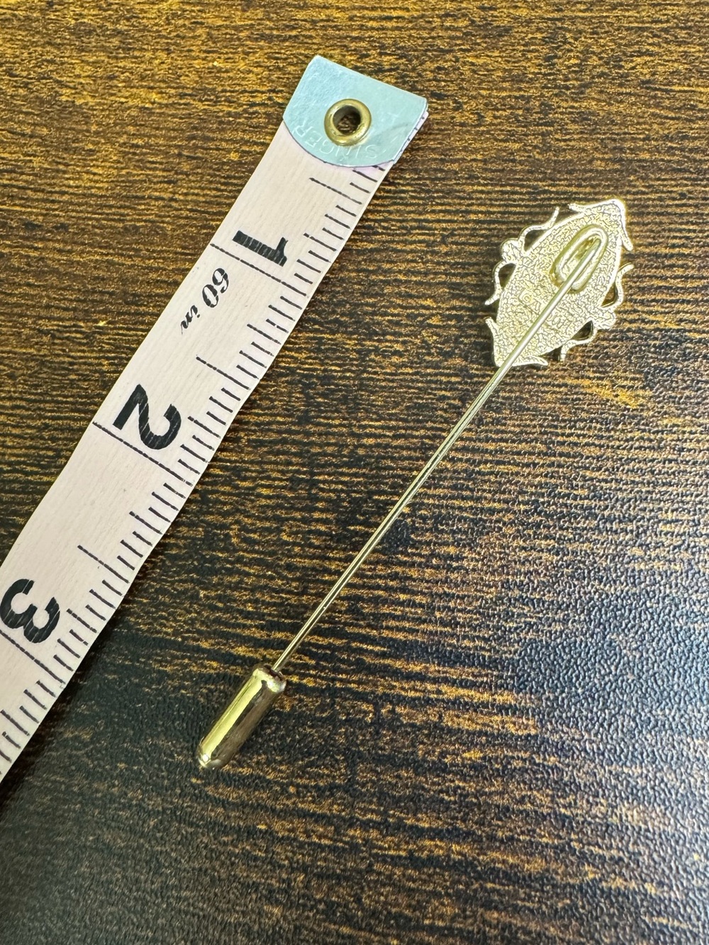 Avon 1978 Coral and White Cameo Stick Pin Brooch - Picture 5 of 6